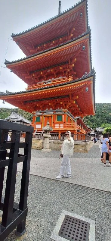 Yaponiyadagi qizil pagoda. Yapon tili ustozimiz Yaponiyada malaka oshirgan